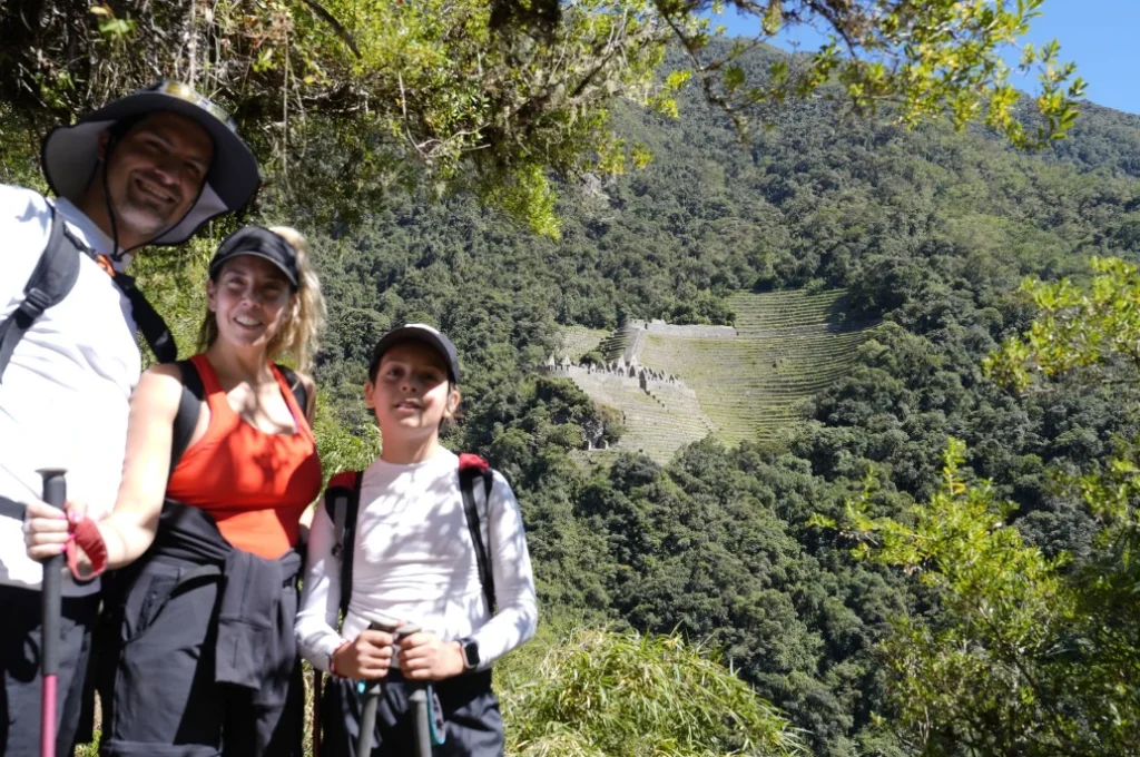 Family at Wiñay Wayna ruins on the KM 104 to Machu Picchu